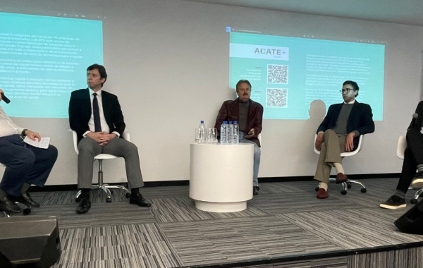 Com Gonzalo Vecina, o evento reuniu lideranças regionais e empreendedores da área para conversar sobre o futuro econômico e social da saúde.