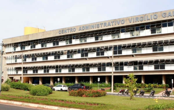 A Prefeitura Municipal de Uberlândia (MG) está em fase de implantação de um novo sistema para qualificar os serviços ao cidadão, com tecnologia da Dígitro. Na foto, a fachada do Centro Administrativo Virgílio Galassi, prédio da Prefeitura.
