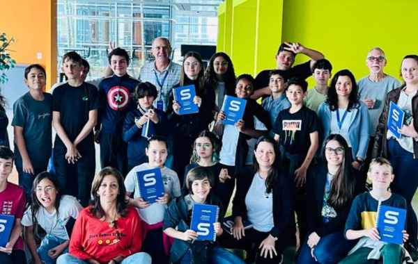 Alunos do projeto Meu Aplicativo visitaram o CIAs Primavera e Sapiens Parque para conhecer os espaços do ecossistema de tecnologia de SC.