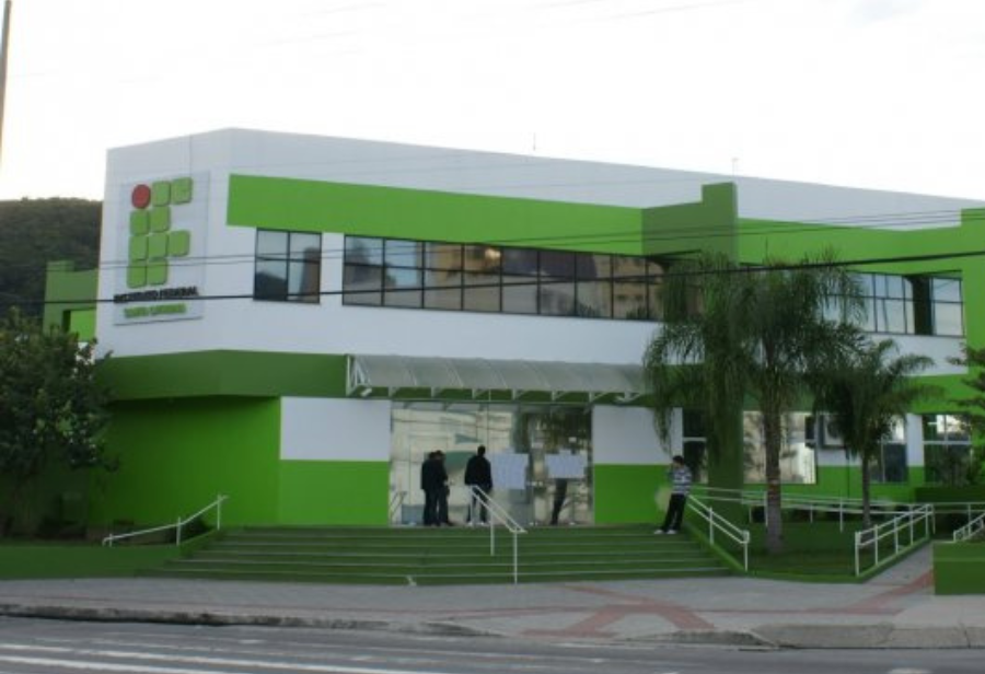 Curso de qualificação profissional em robótica é oferecido pelo Departamento Acadêmico de Eletrônica (DAELN), do IFSC, de forma gratuita.