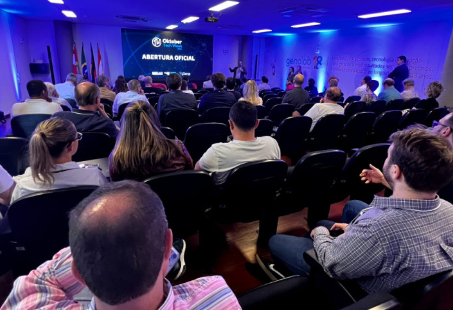 De 5 a 20 de outubro, ACATE-Blusoft tem programação cheia para profissionais e estudantes de tecnologia no OktoberTech, em Blumenau
