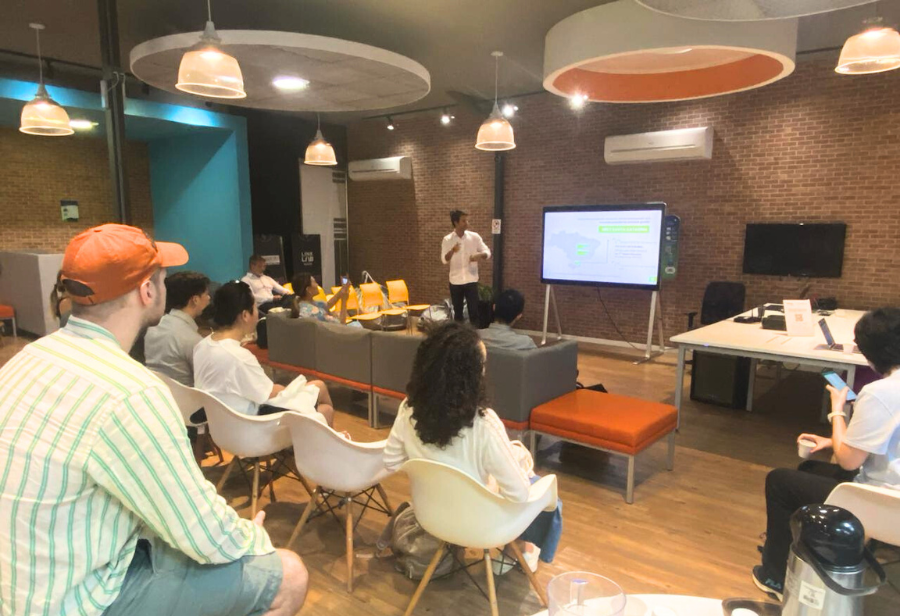 Empreendedores estrangeiros de startups da Ásia visitaram ambientes de inovação em Florianópolis e Joinville durante missão.