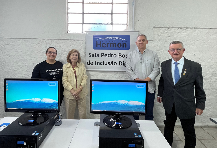 Vice-presidência de Talentos da ACATE e a empresa associada Softplan contribuíram para sala de informática em comunidade de Florianópolis.