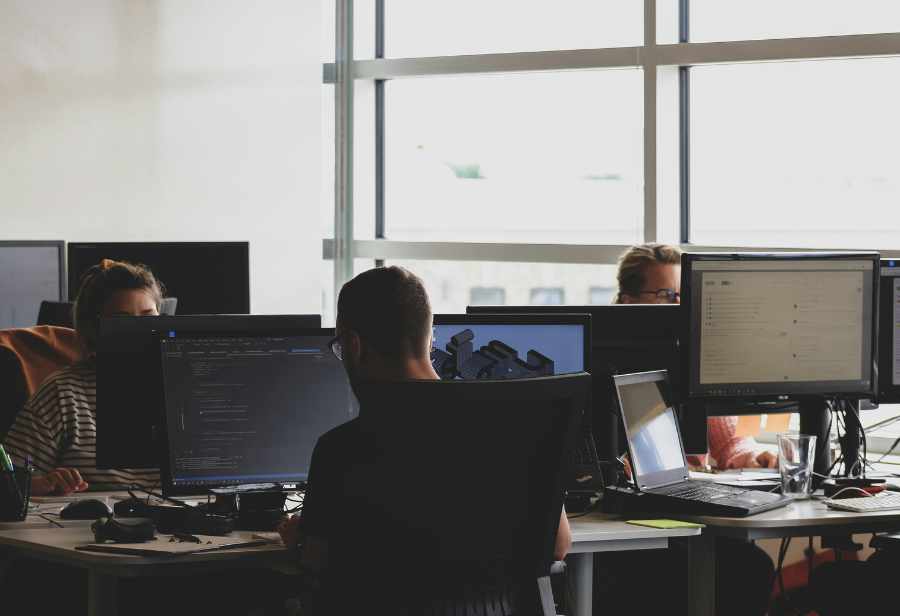 Descubra os principais desafios no tech recruitment e como startups podem superar dificuldades na contratação de talentos qualificados.