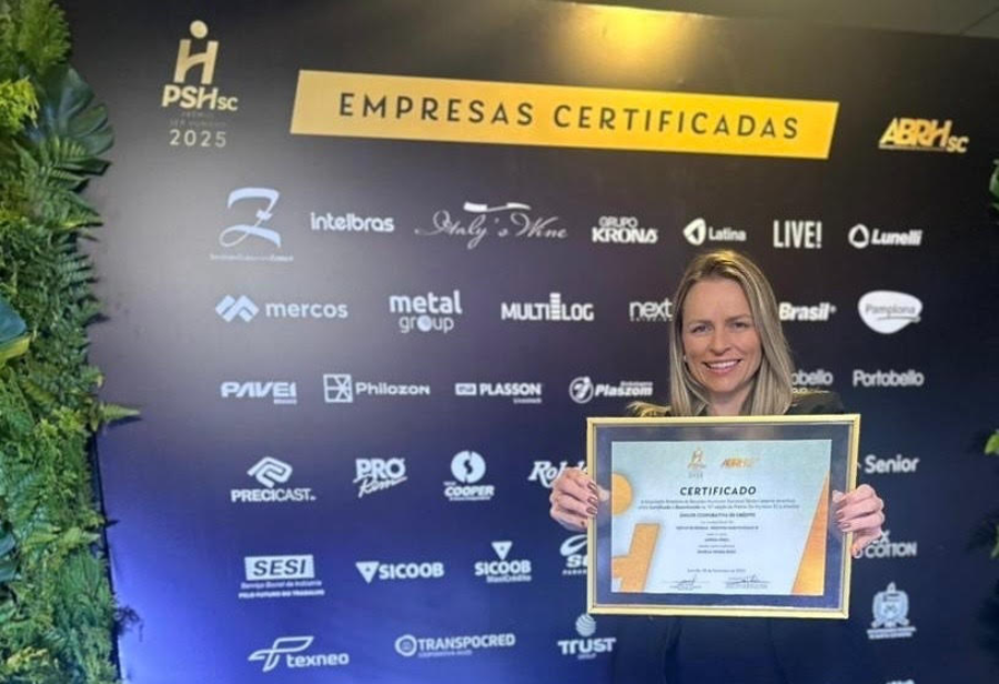 Cooperativa mantenedora da ACATE, a Únilos destaca-se na categoria "Desenvolvimento" com o case "Agência Única"