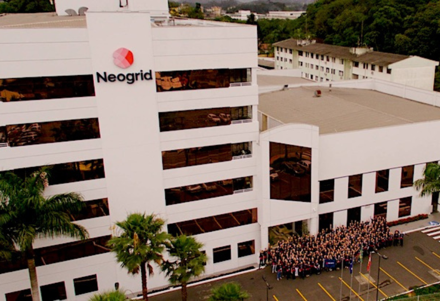 Além do anúncio sobre o acordo com a holding familiar que controla a Neogrid, o Hindiana tem a intenção de fechar o capital da empresa