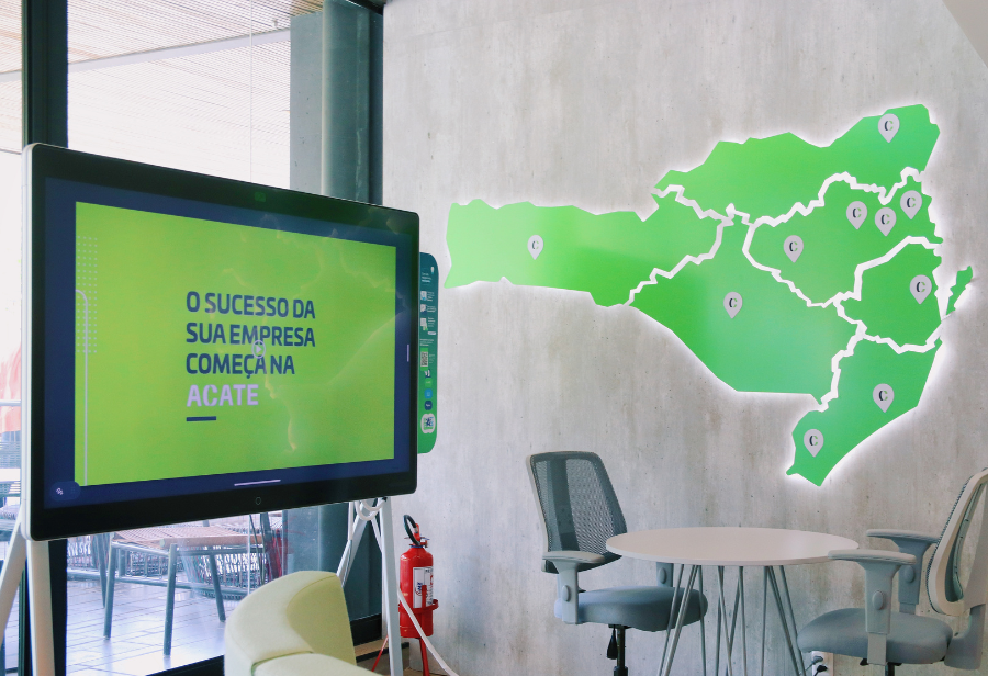 Florianópolis, Blumenau, Itajaí e Chapecó registram saltos expressivos na arrecadação de ISS em tecnologia entre 2019 e 2024