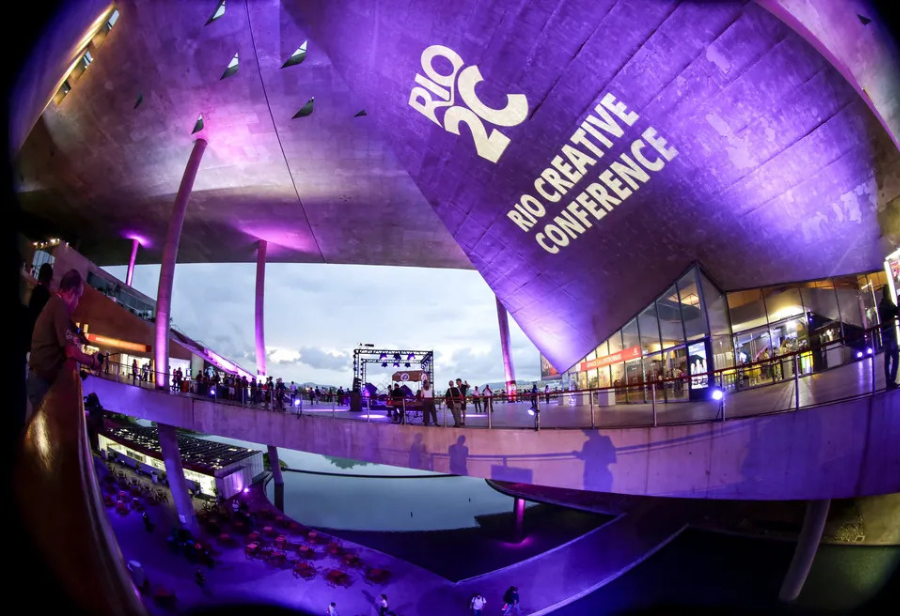 Maior evento de criatividade da América Latina, Rio2C 2026, será realizado na Cidade das Artes, no Rio de Janeiro.