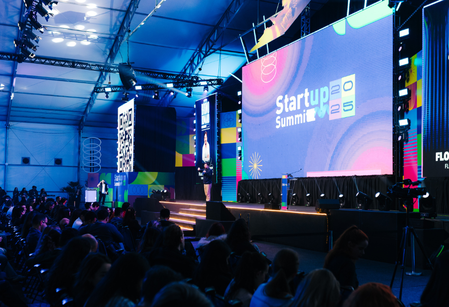 Transmissão online do Startup Summit terá palestras de grandes nomes nacionais e internacionais, incluindo Uri Levine (Waze) e mais